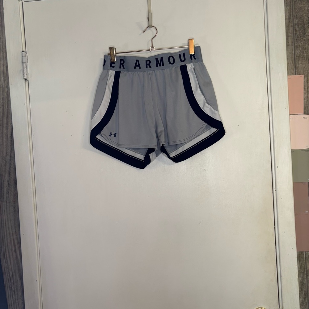 Under Armour Size Medium Women's Gray and Navy Shorts